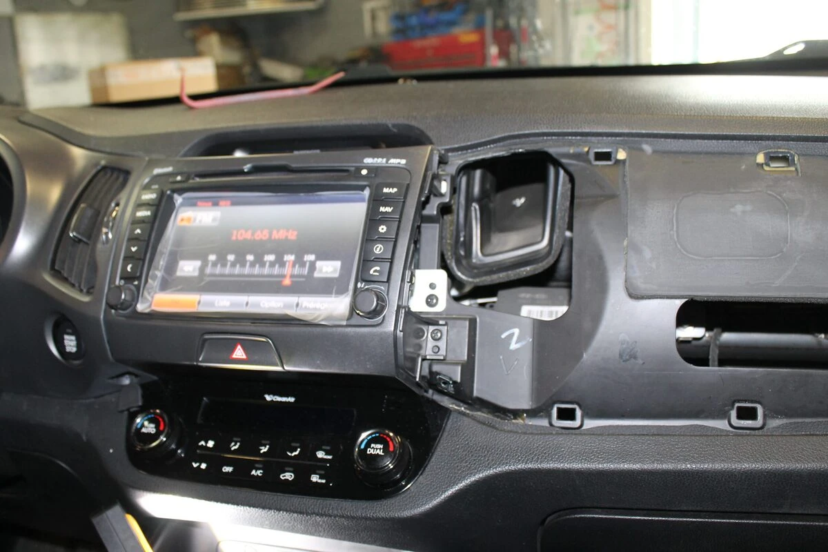 Kia Sportage : réparation de l'écran tactile par dalle LCD d'origine
