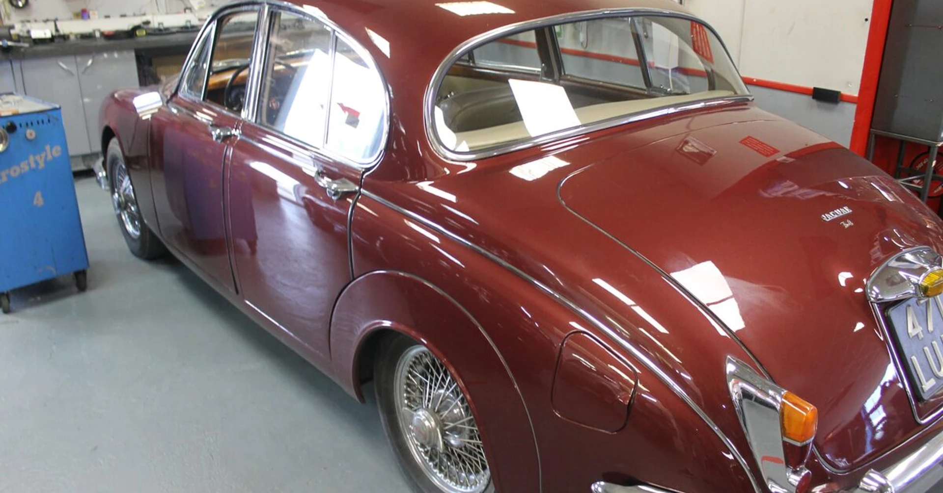 Autoradio rétro Bluetooth, CD et USB sur Jaguar Mk2