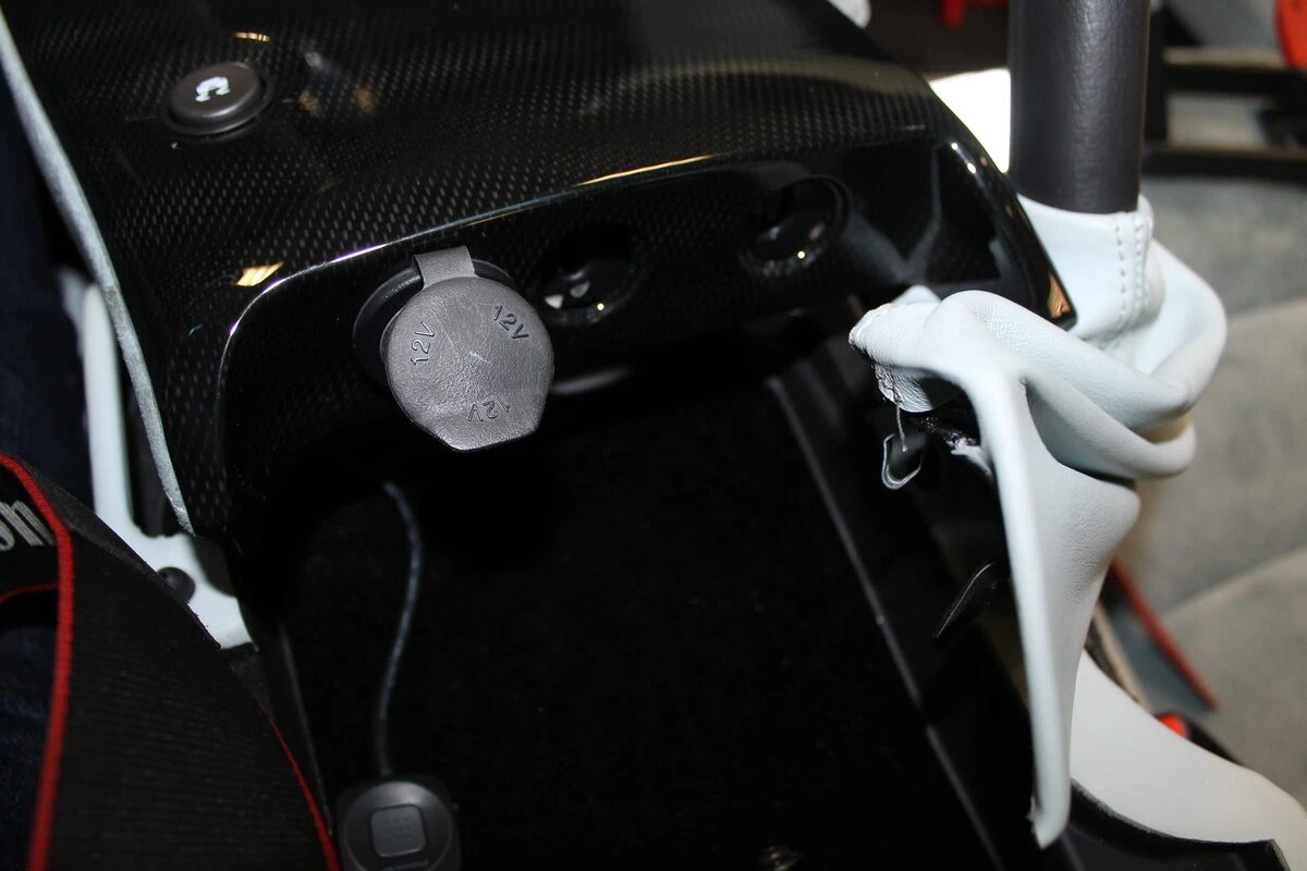 Corvette C6 : GPS Kenwood DNX5180BTS avec Apple CarPlay et Android Auto