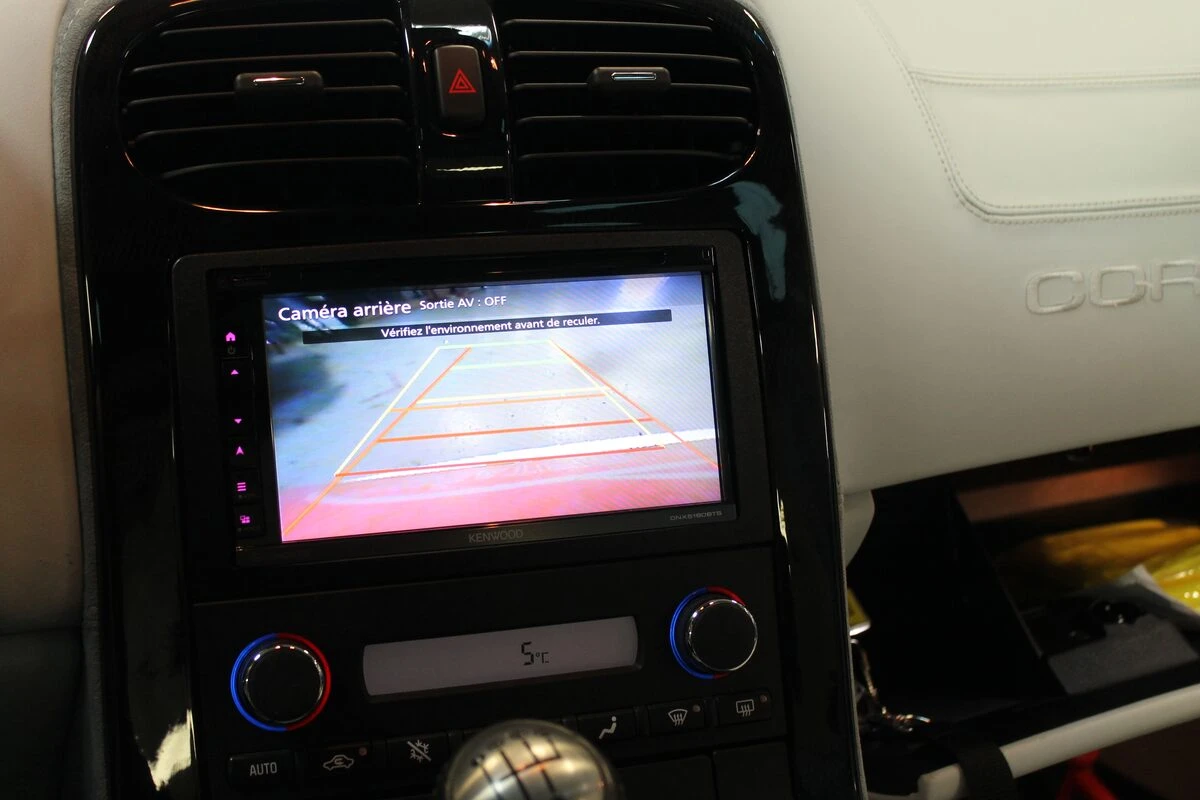 Corvette C6 : GPS Kenwood DNX5180BTS avec Apple CarPlay et Android Auto