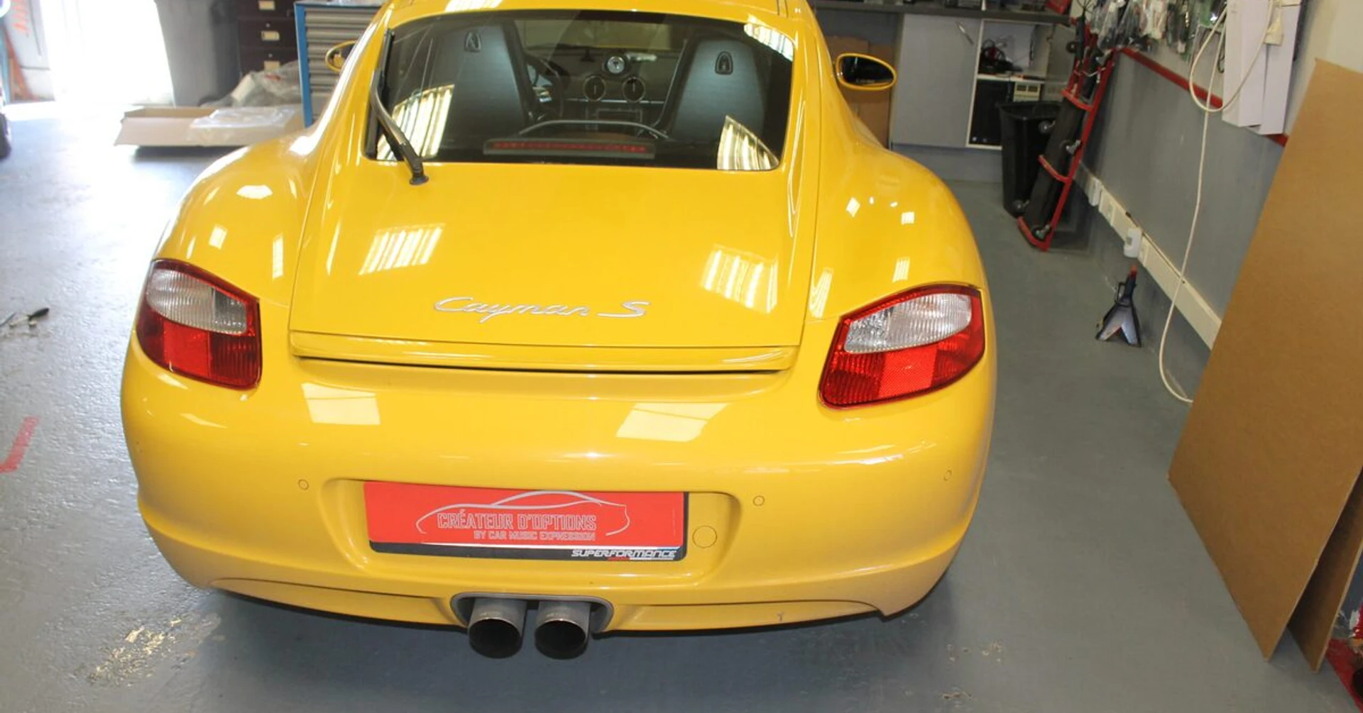 Porsche Cayman : Alpine iLX-W650BT et boutons de clim