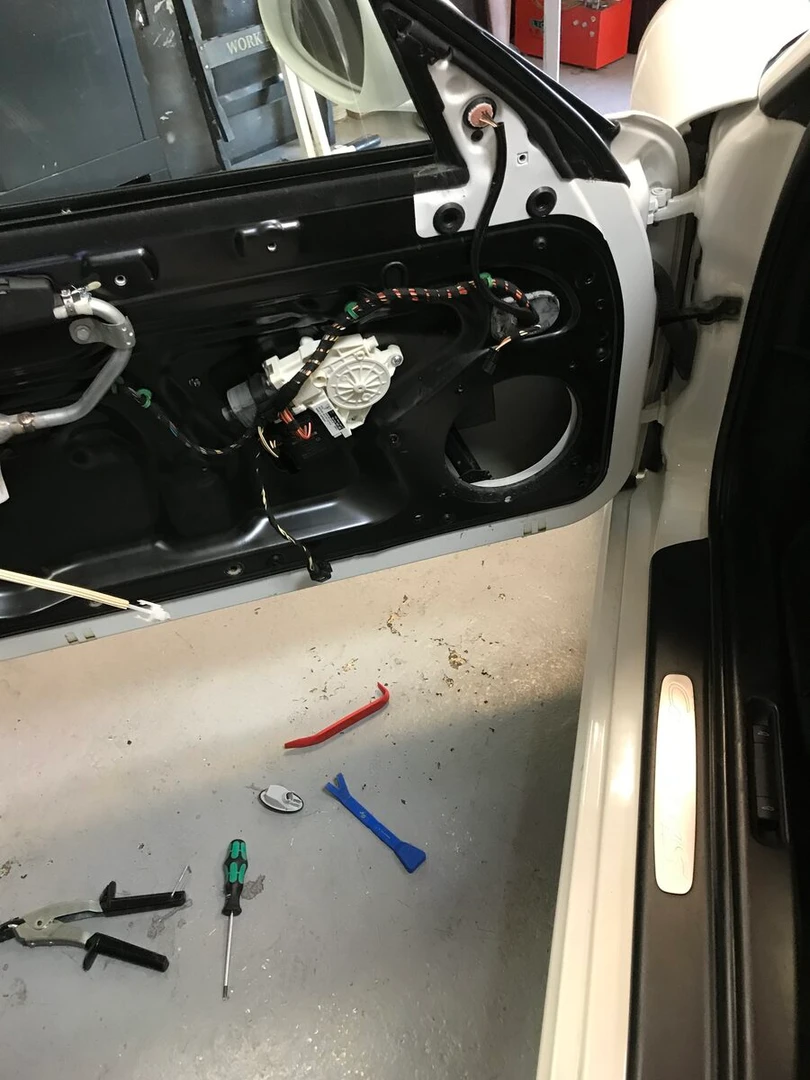 Porsche 997 : woofers BLAM BM200W et médiums BM100RC dans les portes