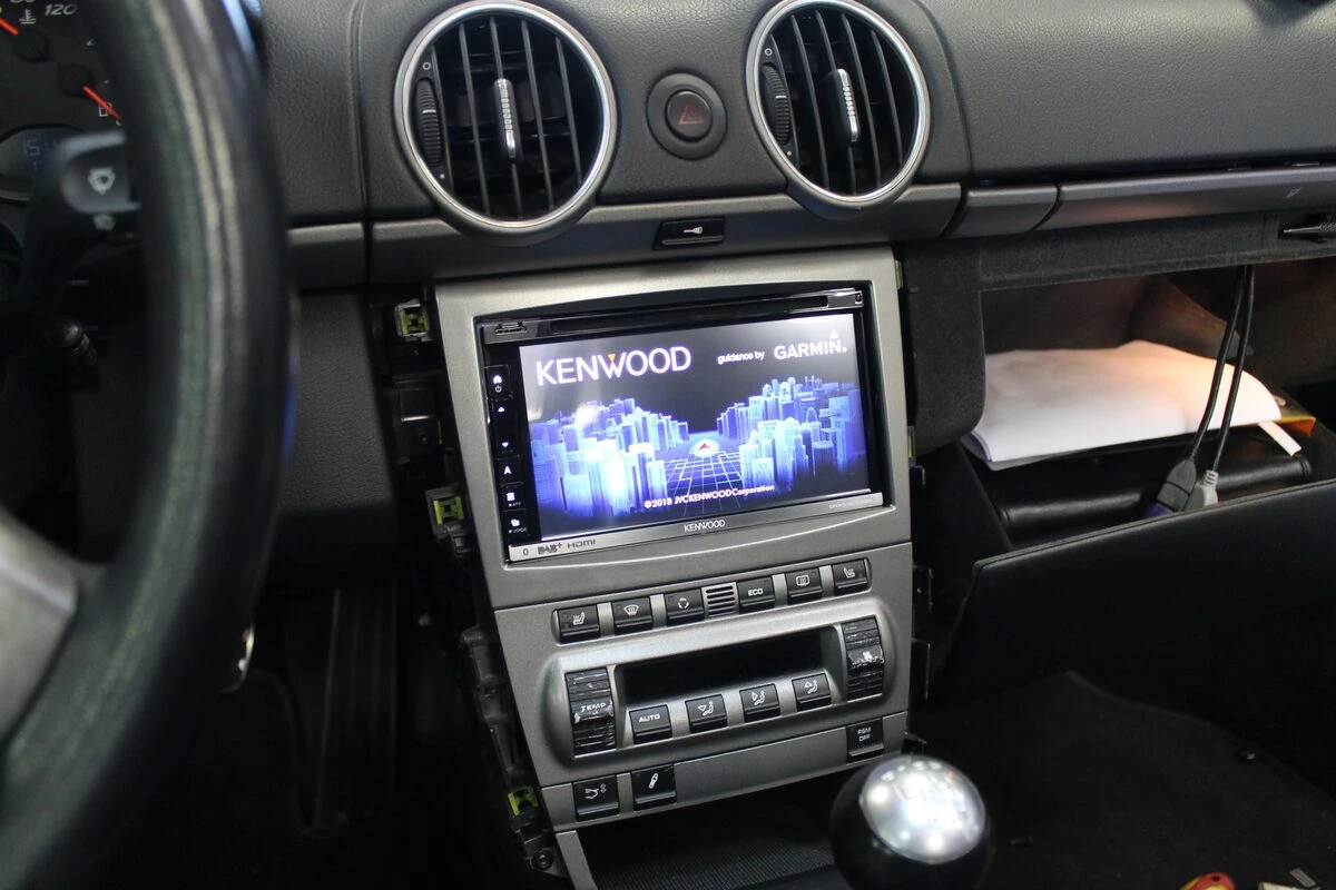Porsche Boxster 987 : Kenwood DNX5180DAB et haut-parleurs BLAM