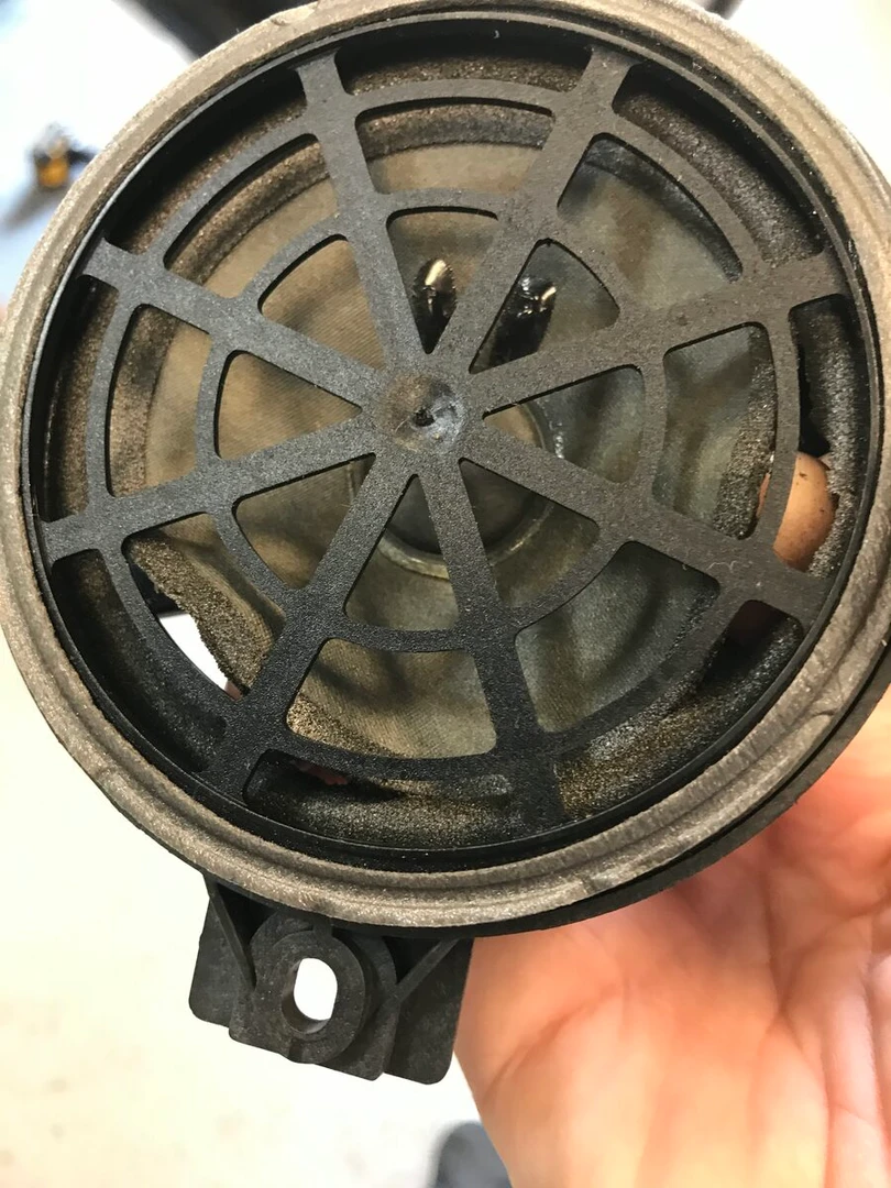 Porsche 997 : woofers BLAM BM200W et médiums BM100RC dans les portes