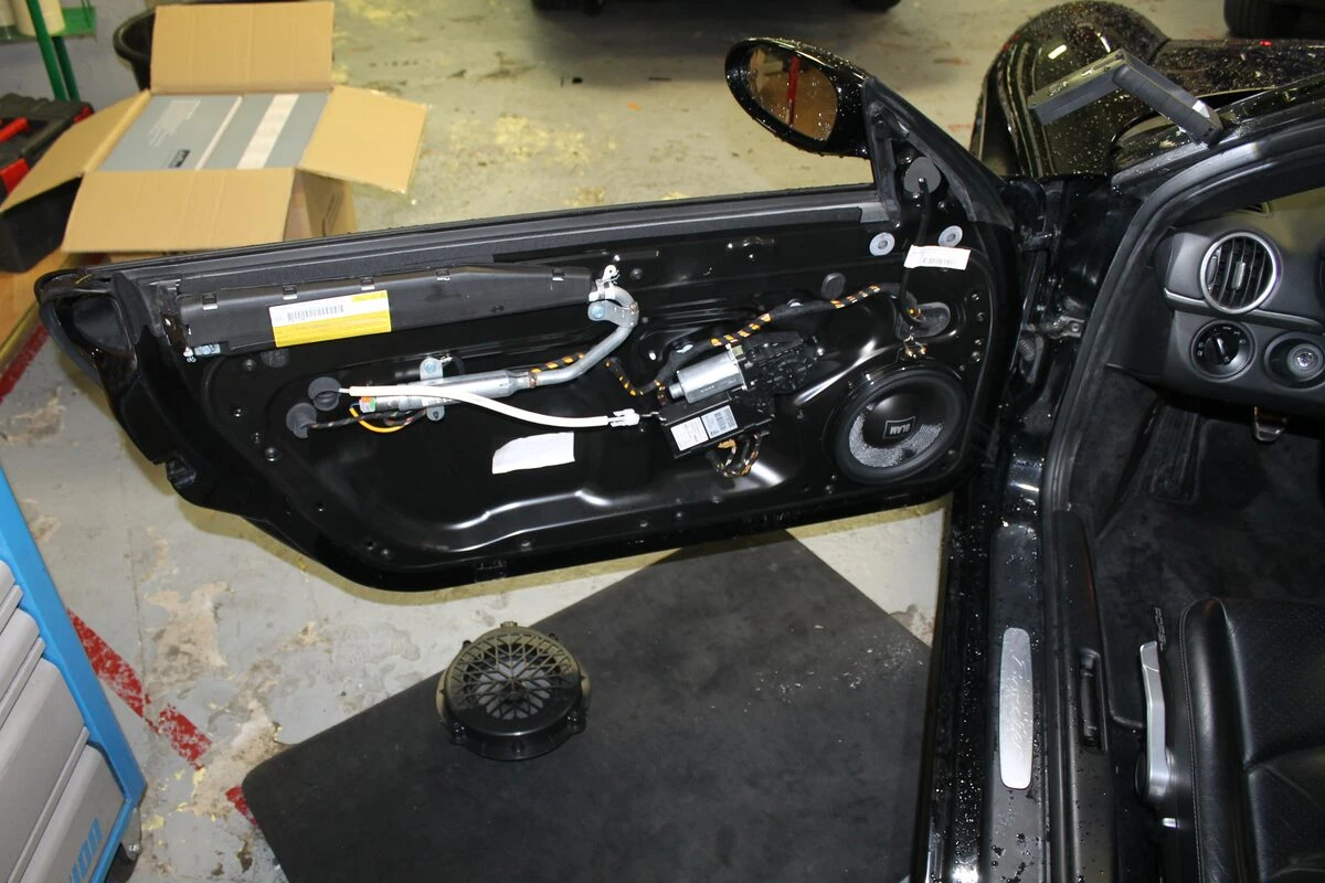 Porsche Boxster 987 : Kenwood DNX5180DAB et haut-parleurs BLAM