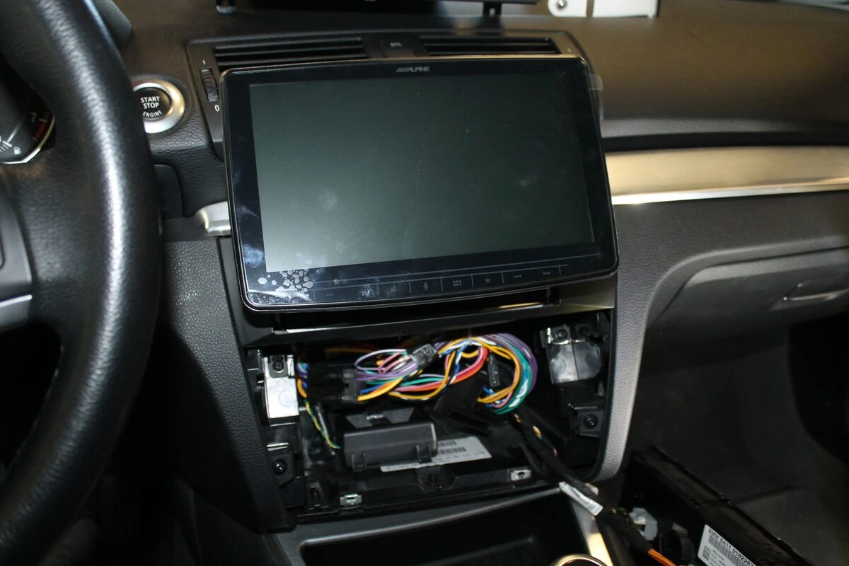 BMW : kit BLAM sur mesure et autoradio Alpine iLX-F903D