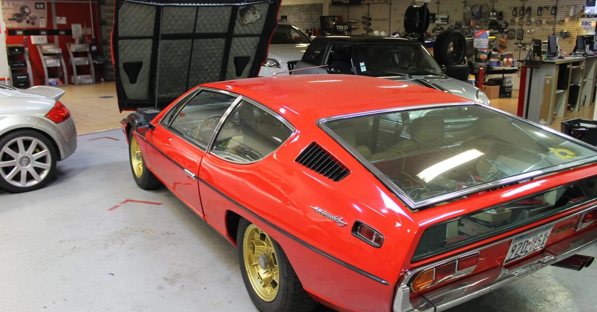 Lamborghini Espada : restauration électricité et sellerie
