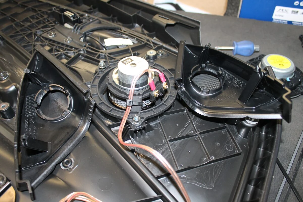 BMW : kit BLAM sur mesure et autoradio Alpine iLX-F903D