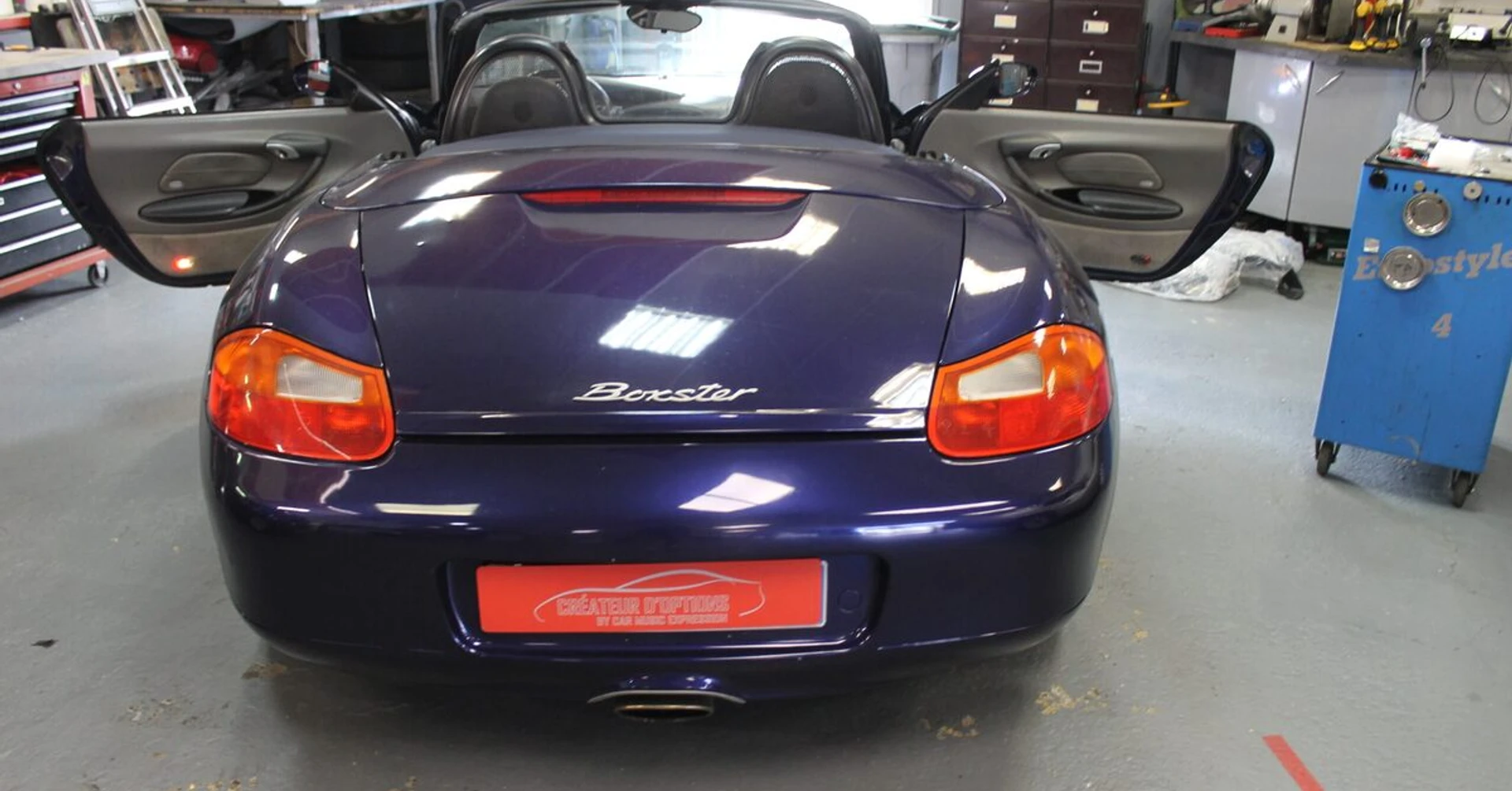Autoradio rétro Blaupunkt Bremen sur Porsche Boxster