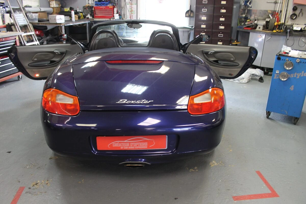 Porsche Boxster : autoradio au look rétro Blaupunkt Bremen SKR46