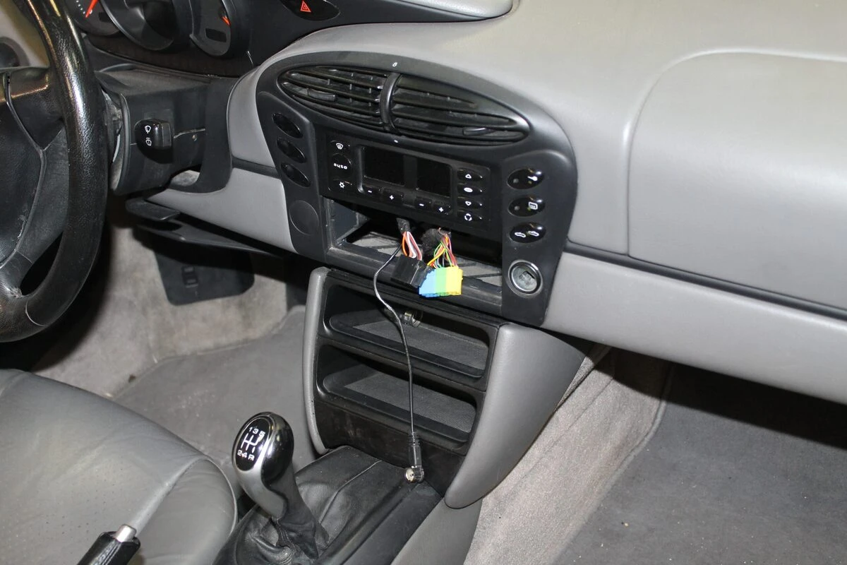 Porsche Boxster : autoradio au look rétro Blaupunkt Bremen SKR46