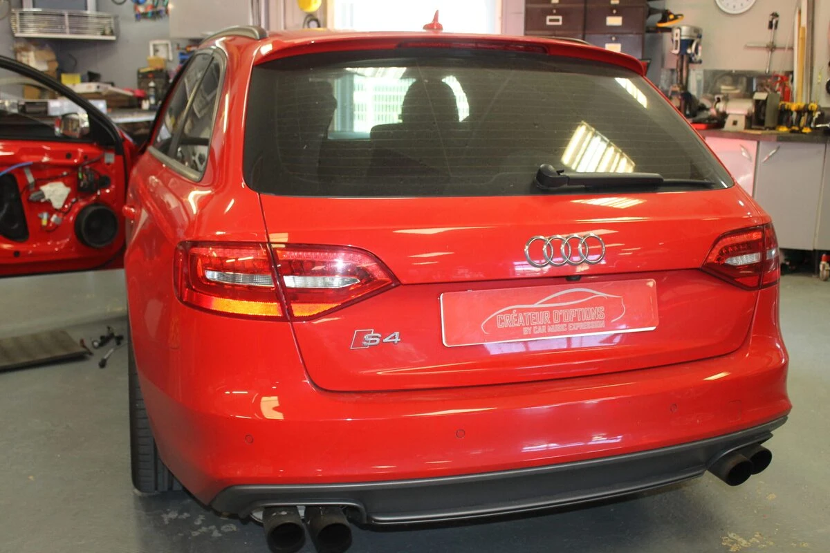 Audi S4 Avant : kit BLAM L200P de 20 cm pour un son plus précis