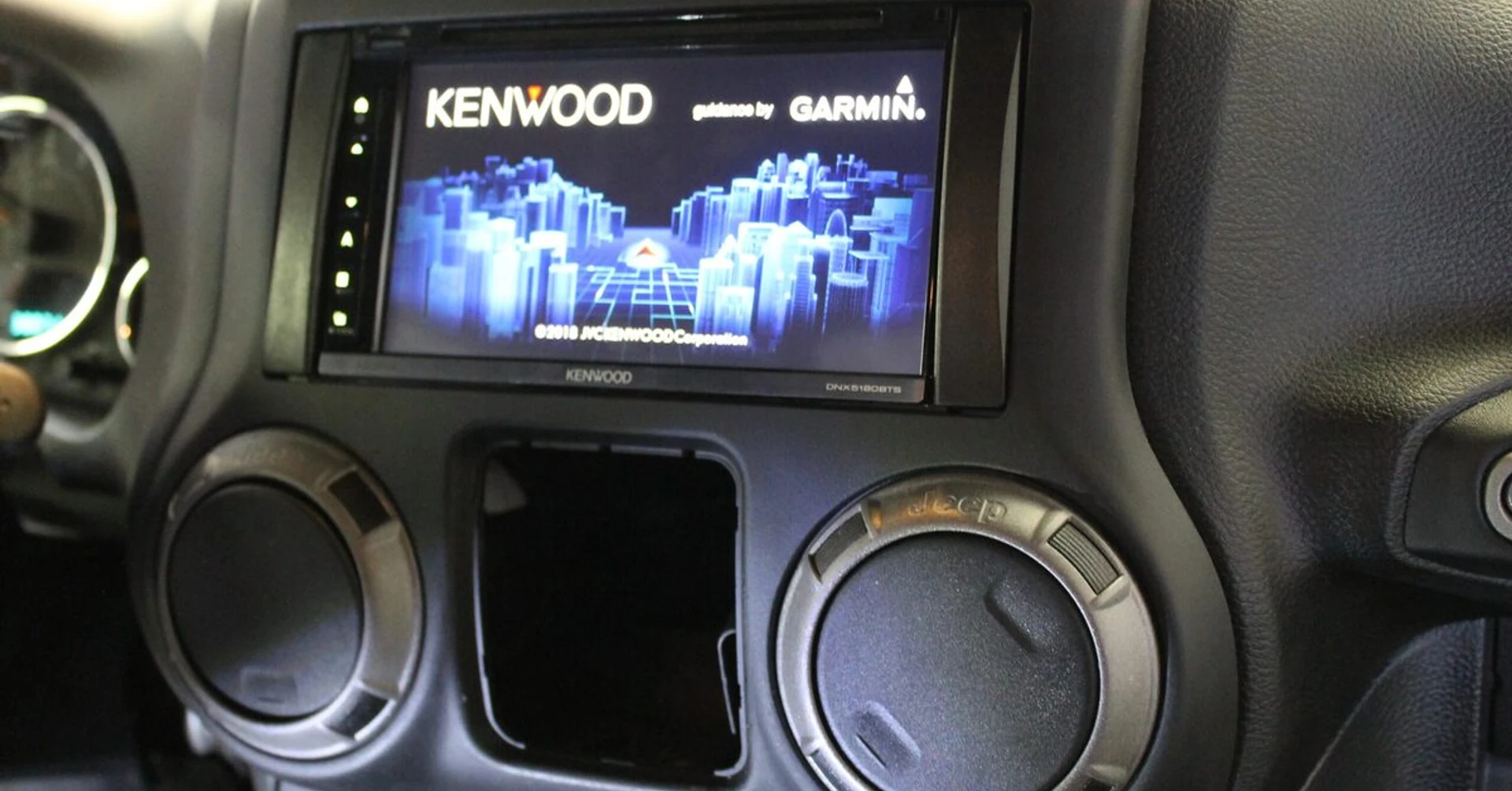 Jeep Wrangler : Kenwood CarPlay et haut-parleurs BLAM