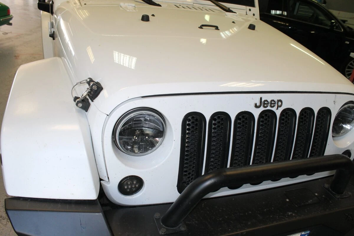 Jeep Wrangler : autoradio Kenwood CarPlay, haut-parleurs et caisson BLAM