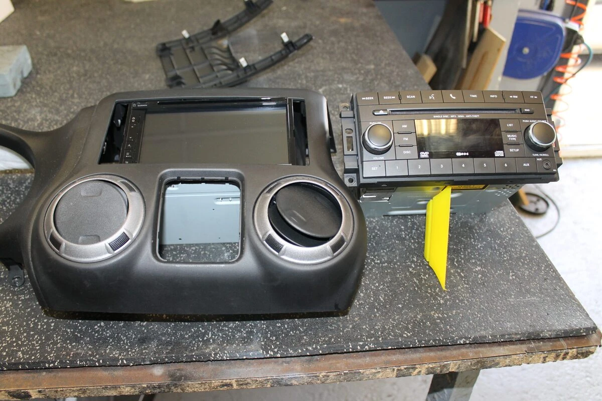 Jeep Wrangler : autoradio Kenwood CarPlay, haut-parleurs et caisson BLAM