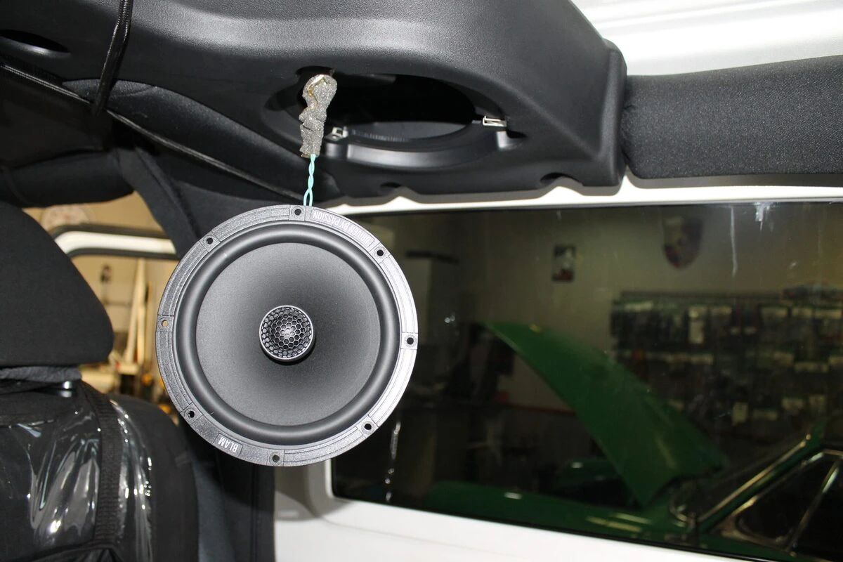 Jeep Wrangler : autoradio Kenwood CarPlay, haut-parleurs et caisson BLAM
