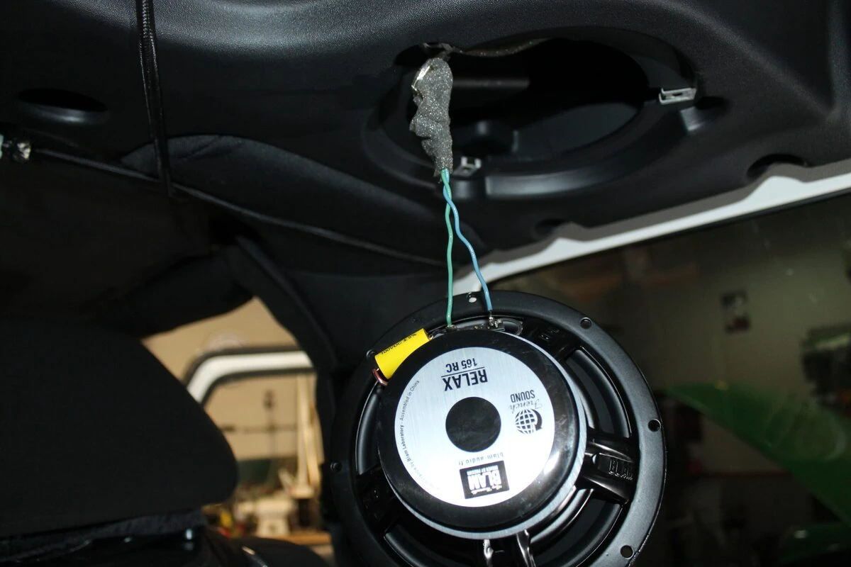 Jeep Wrangler : autoradio Kenwood CarPlay, haut-parleurs et caisson BLAM