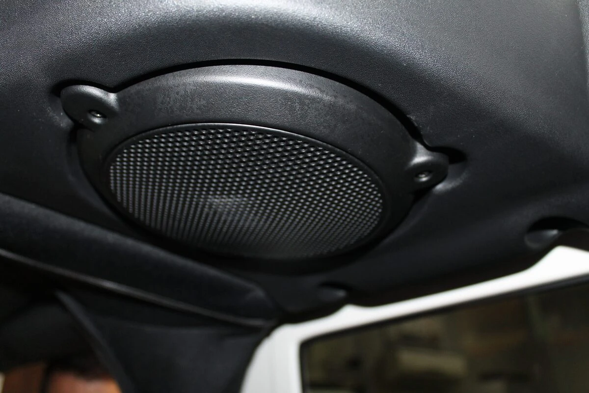 Jeep Wrangler : autoradio Kenwood CarPlay, haut-parleurs et caisson BLAM
