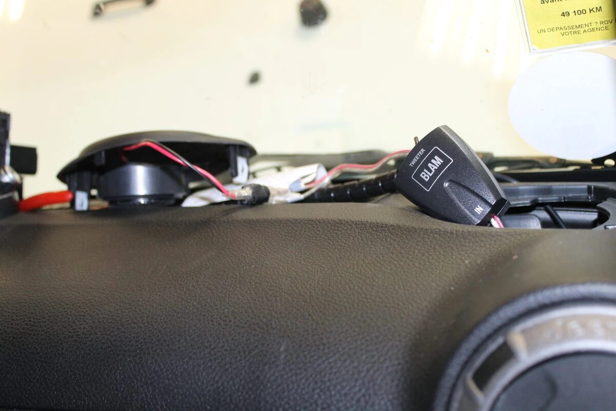 Jeep Wrangler : autoradio Kenwood CarPlay, haut-parleurs et caisson BLAM