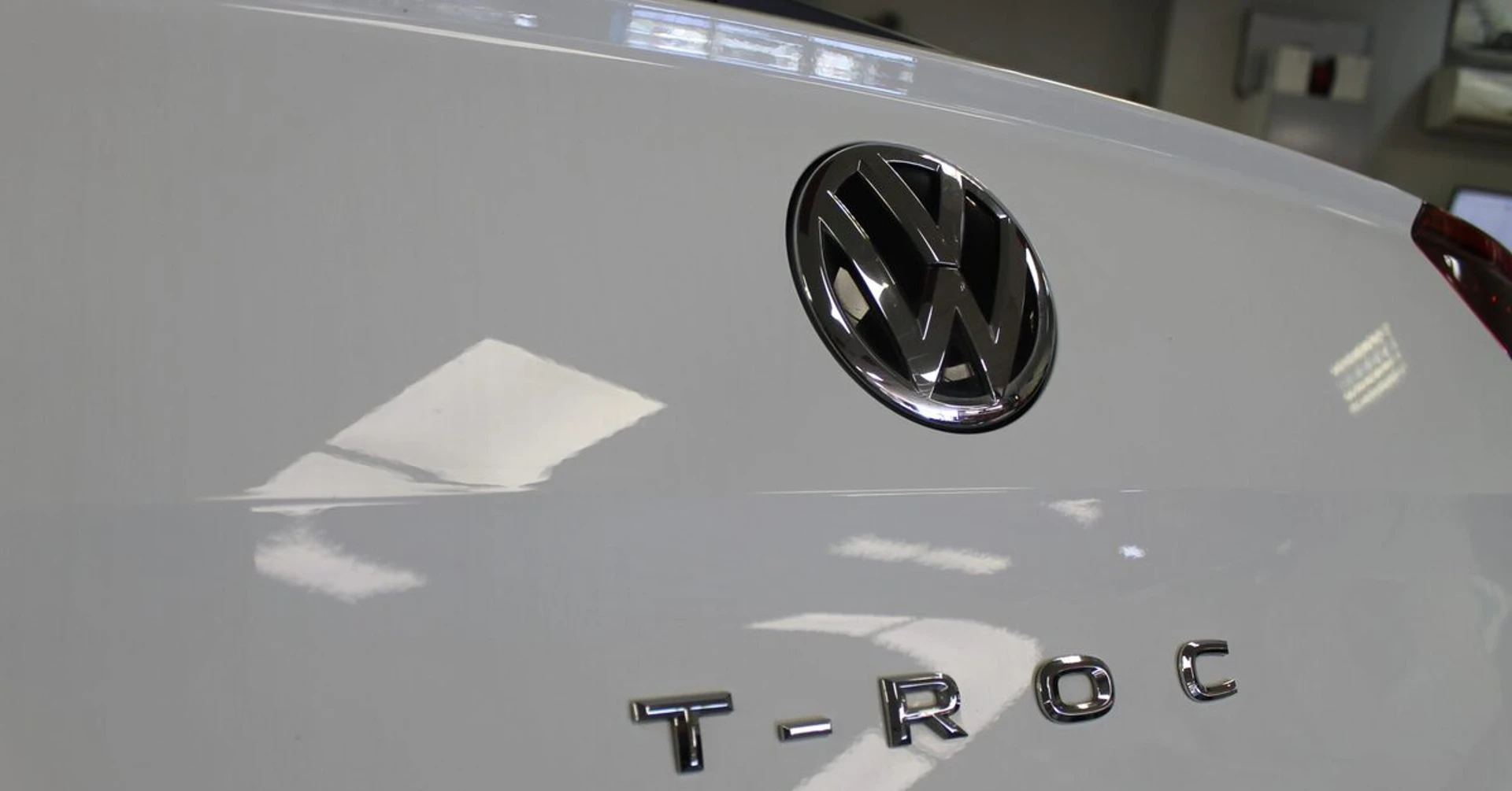 Caméra de recul logo motorisé sur VW T-Roc 2021