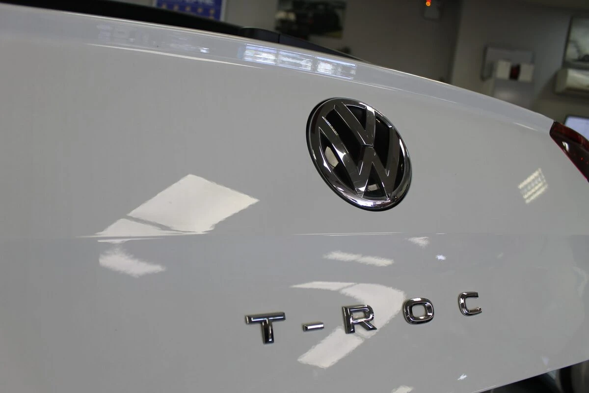 Volkswagen T-Roc 2021 : caméra de recul dans le logo motorisé