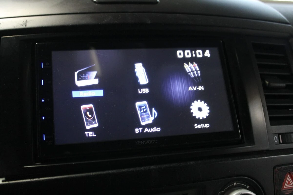 Volkswagen T5 : autoradio Kenwood, caméra de recul et écran de plafond