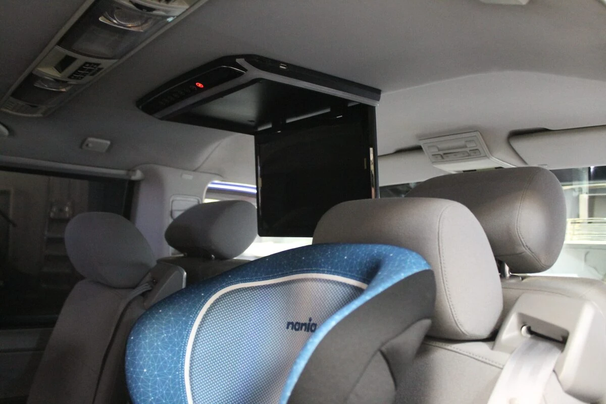 Volkswagen T5 : autoradio Kenwood, caméra de recul et écran de plafond