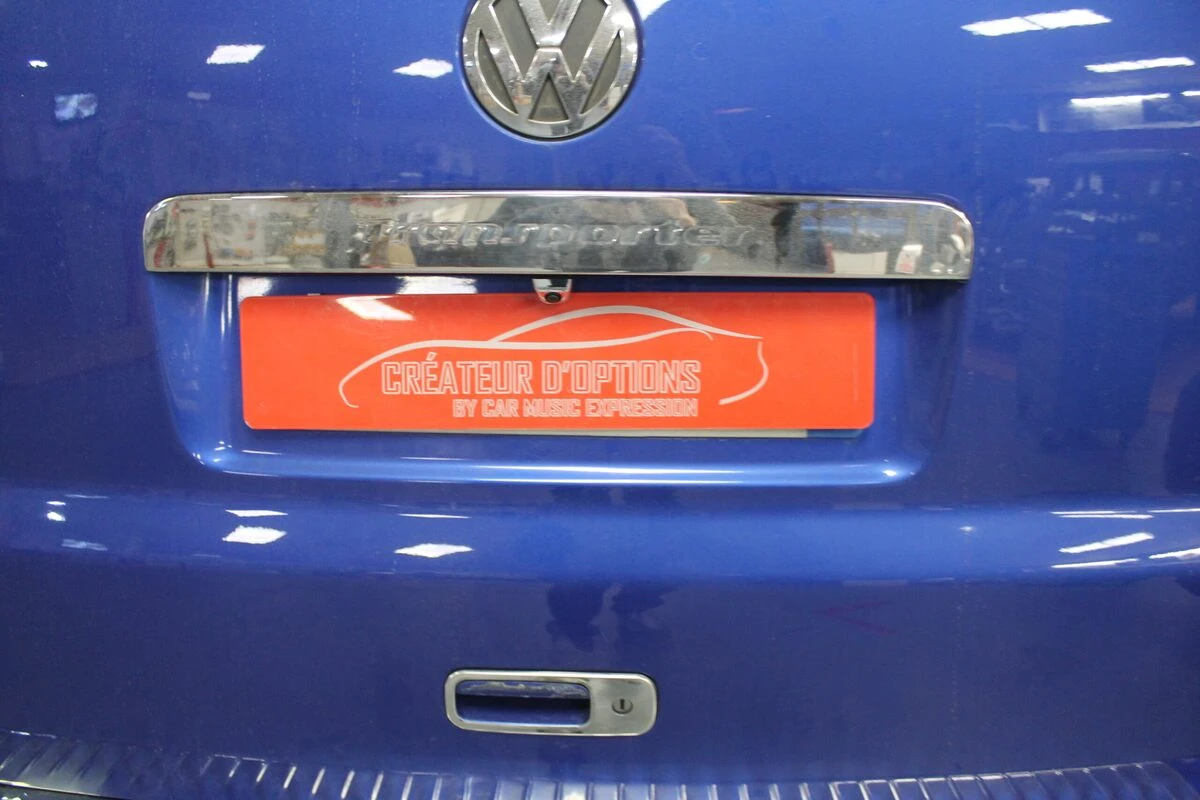 Volkswagen T5 : autoradio Kenwood, caméra de recul et écran de plafond