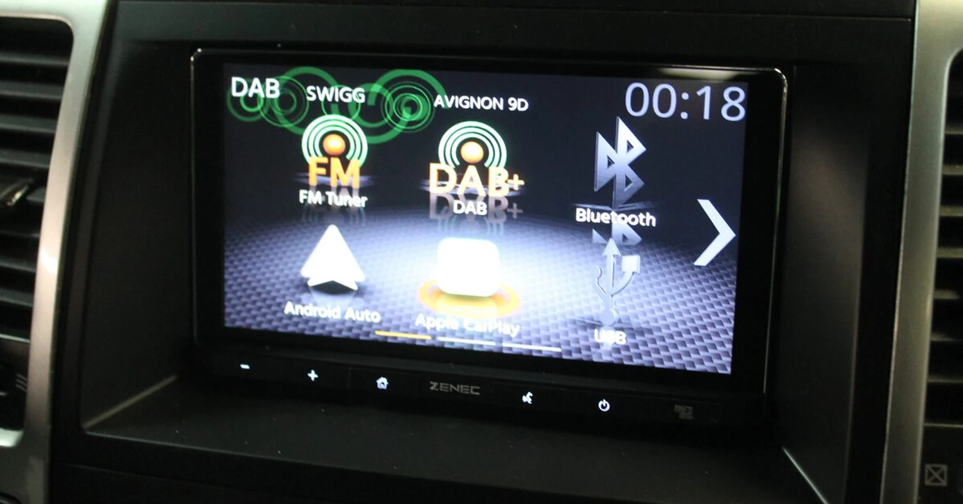 Toyota Land Cruiser 2012 : autoradio CarPlay et caméra