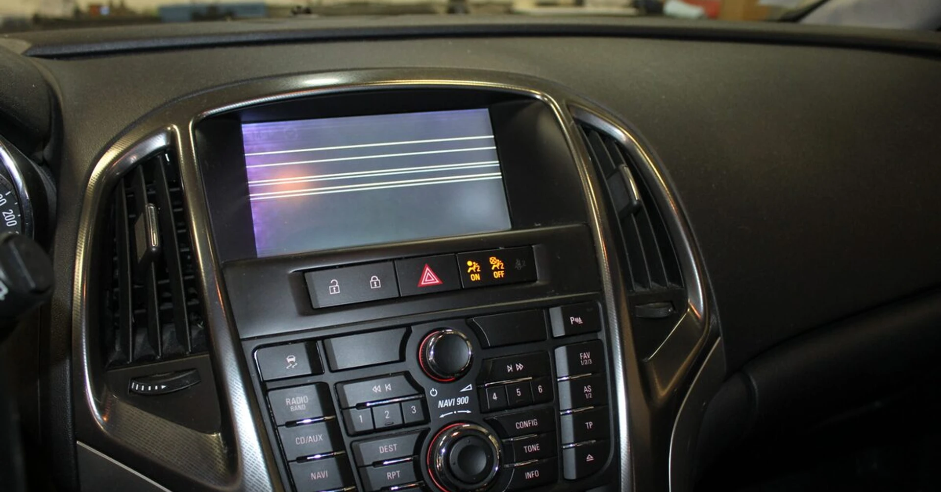 Réparation écran Opel Astra : dalle LCD remplacée