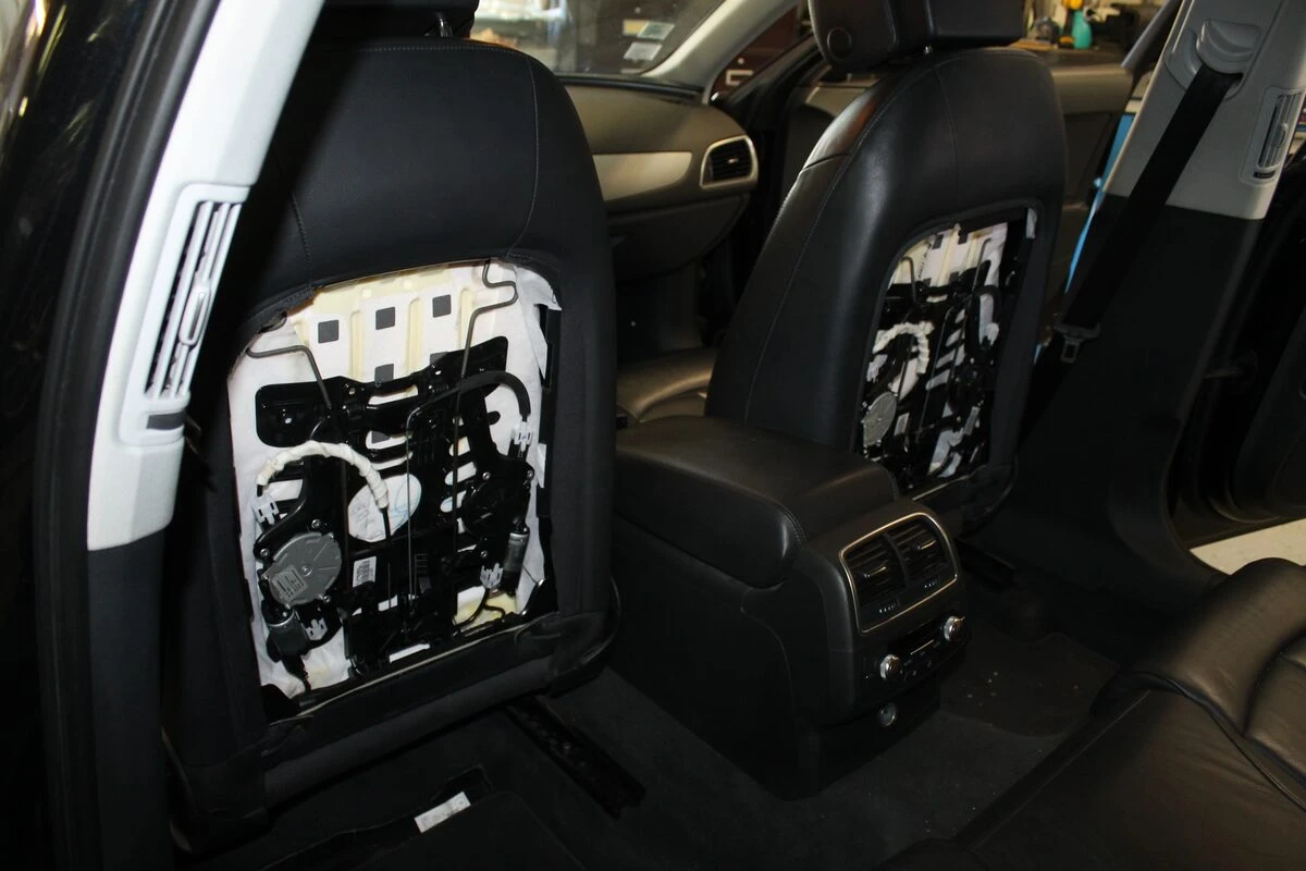 Audi Avant : tablettes tactiles DVD aux appuie-têtes