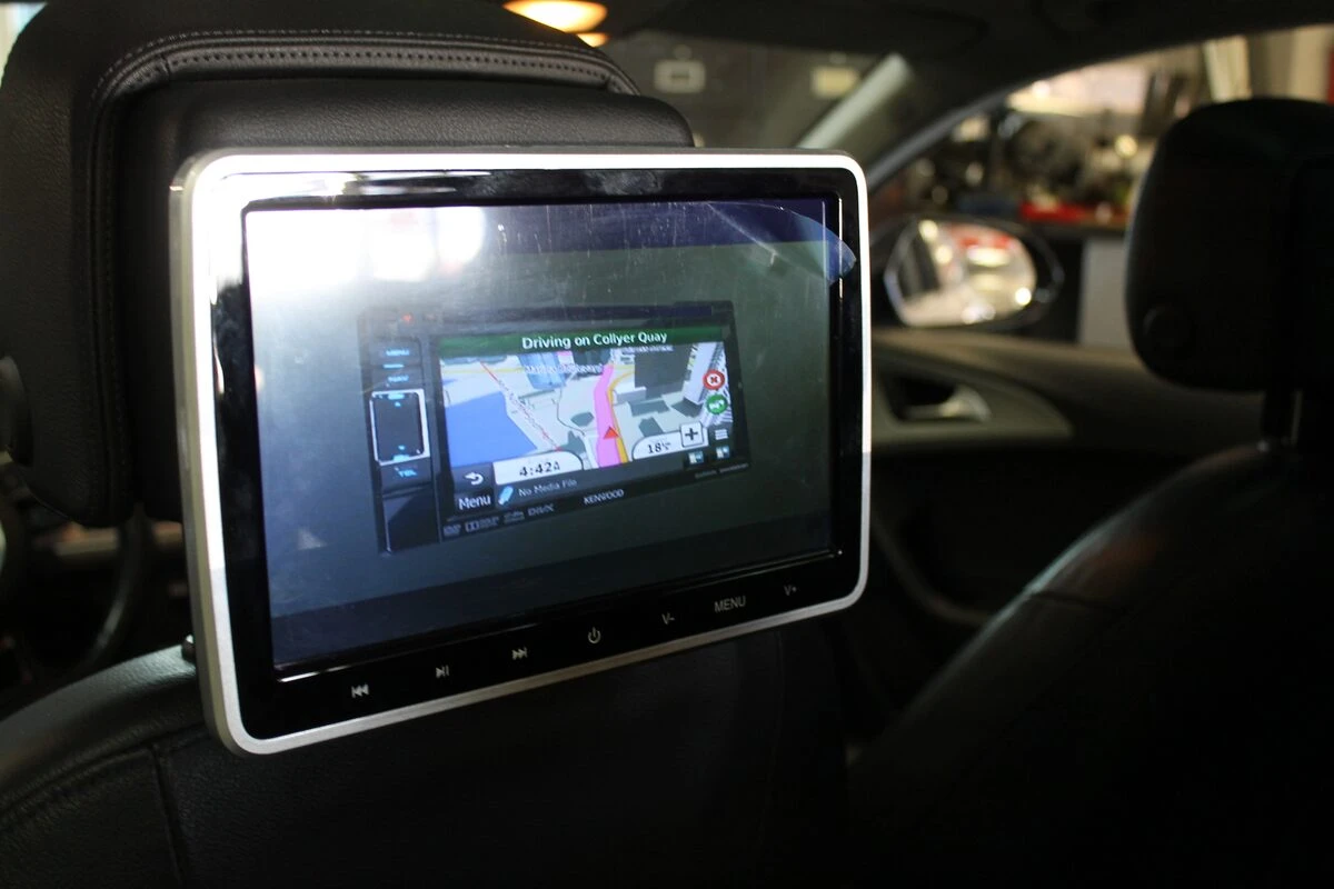 Audi Avant : tablettes tactiles DVD aux appuie-têtes