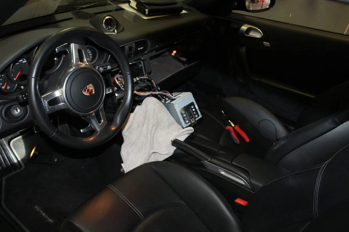 Porsche 997 Carrera : autoradio Zenec 2 DIN avec CarPlay