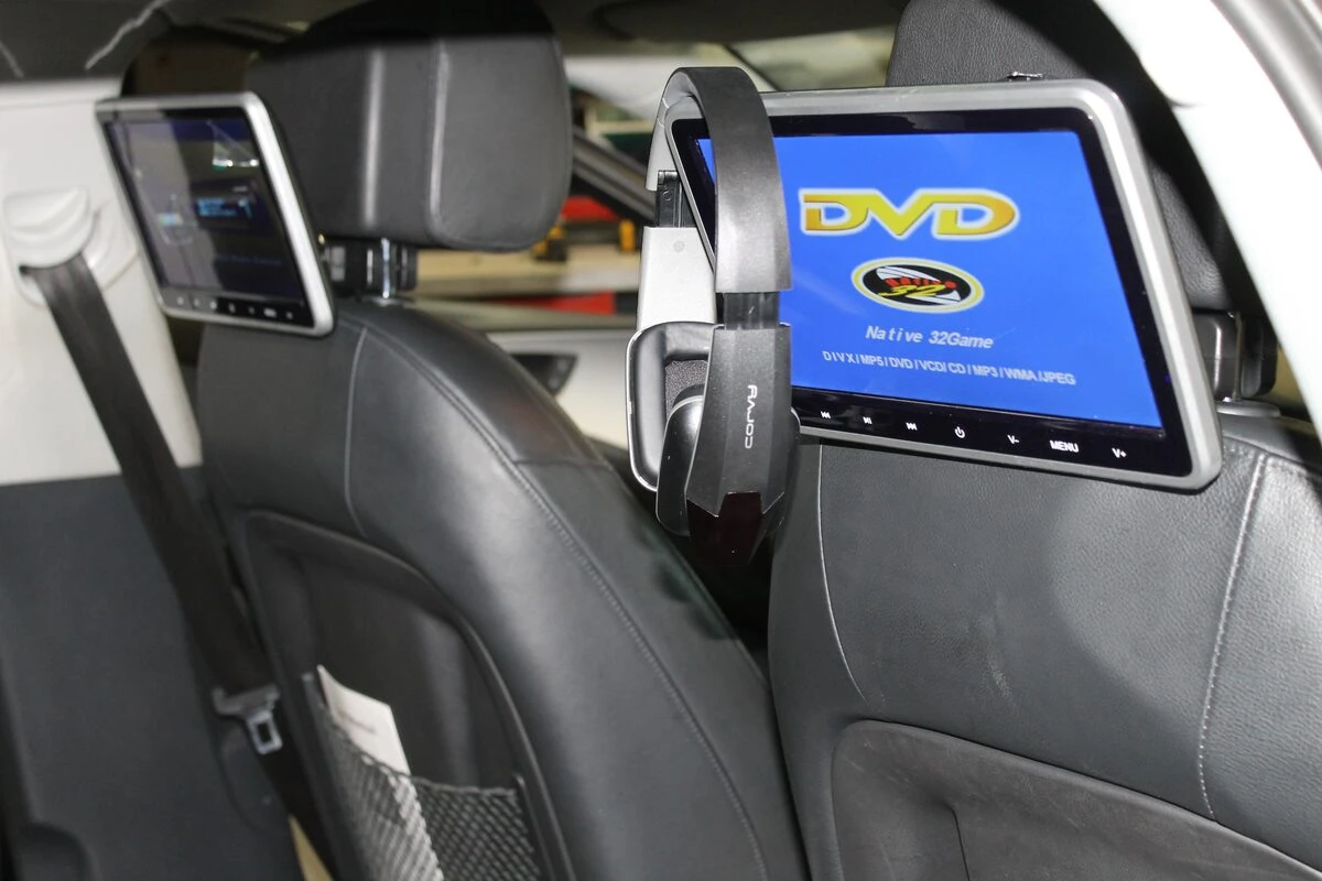 Audi Avant : tablettes tactiles DVD aux appuie-têtes