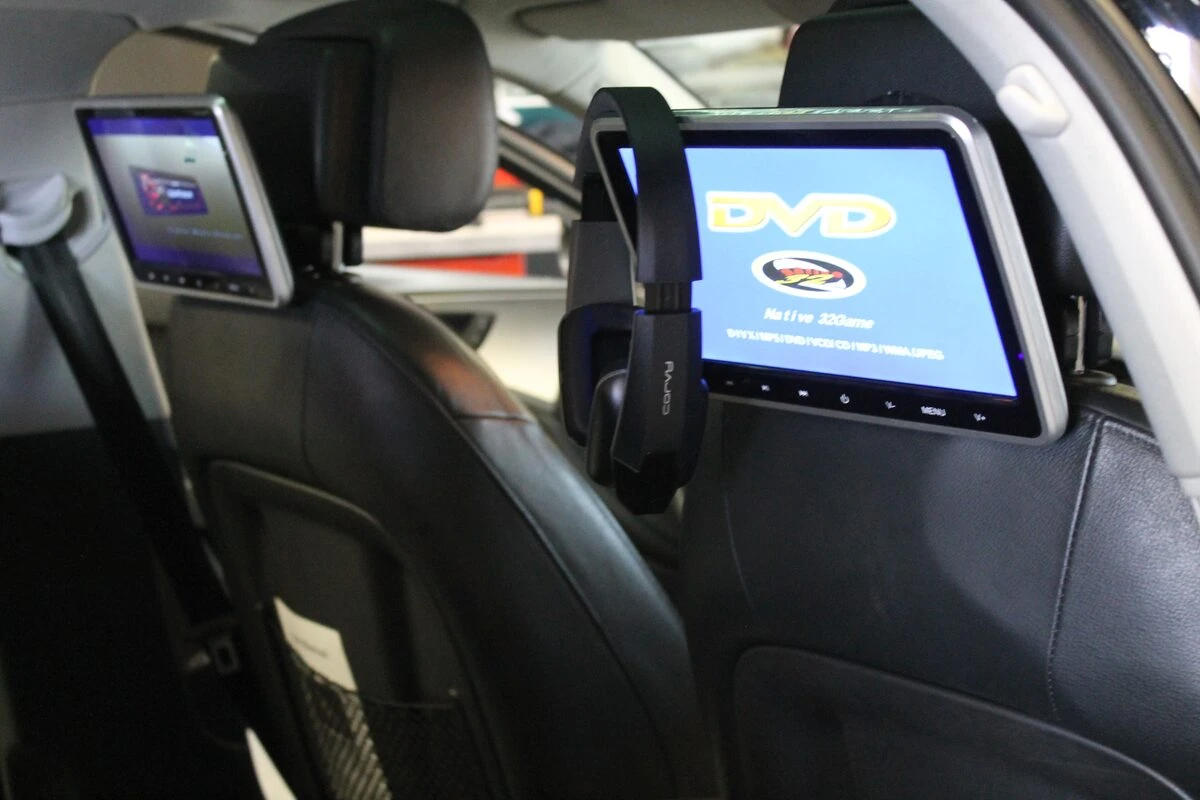 Audi Avant : tablettes tactiles DVD aux appuie-têtes