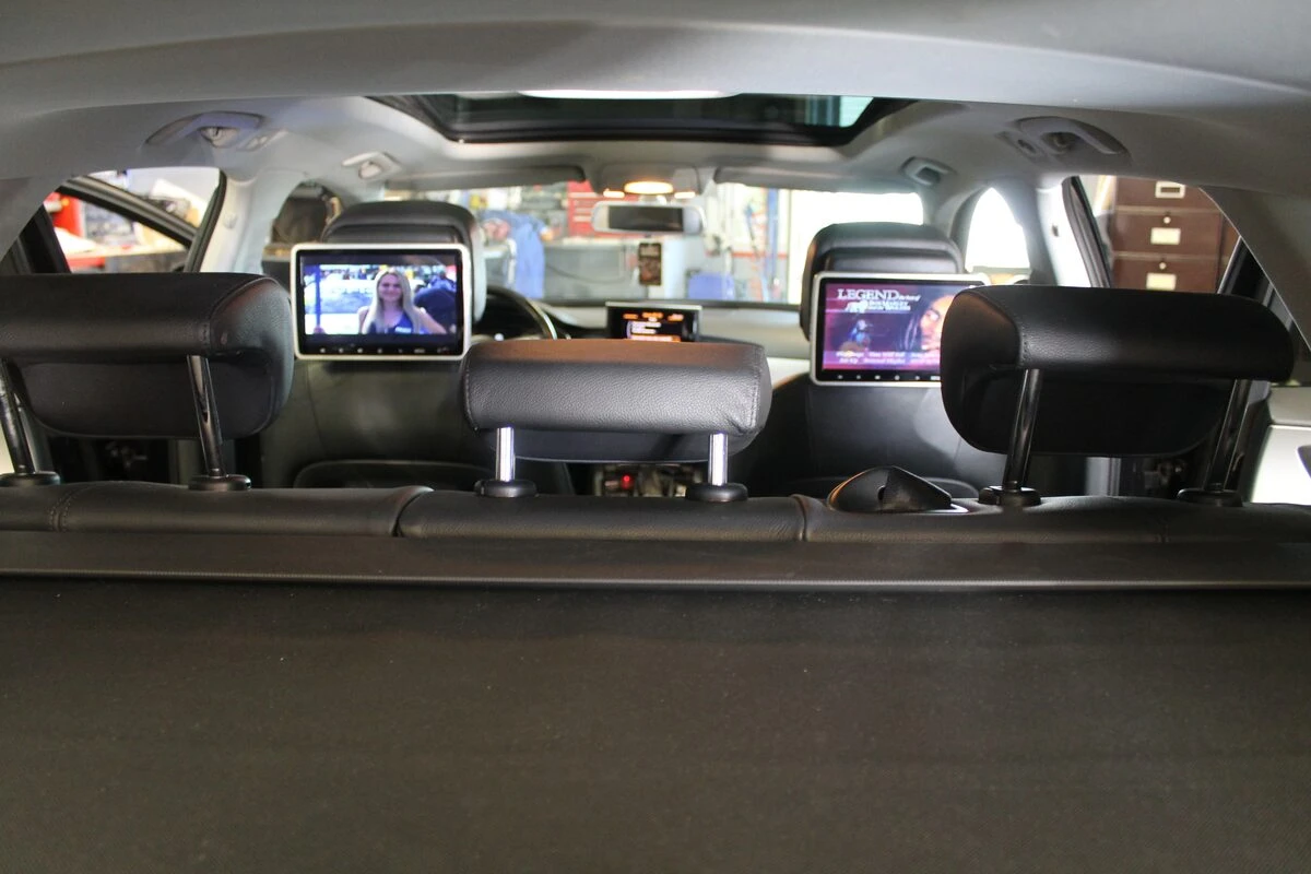 Audi Avant : tablettes tactiles DVD aux appuie-têtes