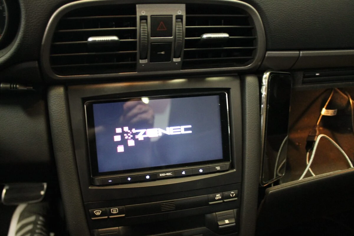 Porsche 997 Carrera : autoradio Zenec 2 DIN avec CarPlay