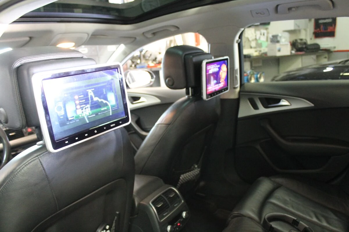 Audi Avant : tablettes tactiles DVD aux appuie-têtes