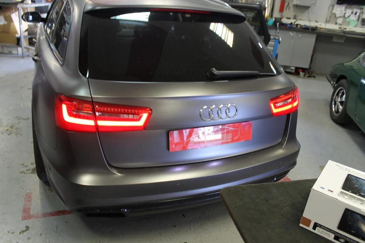 Audi Avant : tablettes tactiles DVD aux appuie-têtes