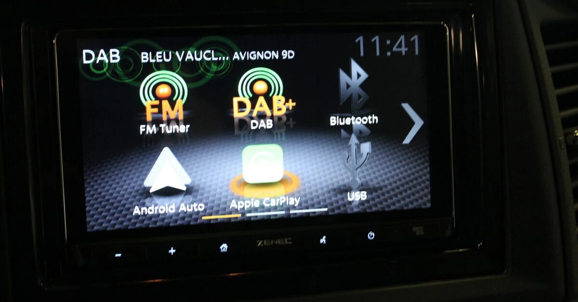 Jeep Grand Cherokee : autoradio Zenec CarPlay