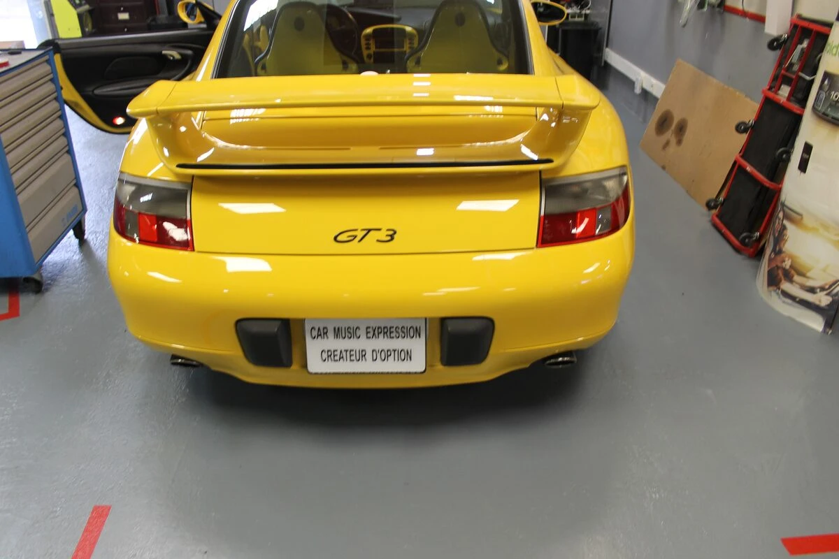 Porsche 911 GT3 : haut-parleurs BLAM 100RS à l'avant et à l'arrière