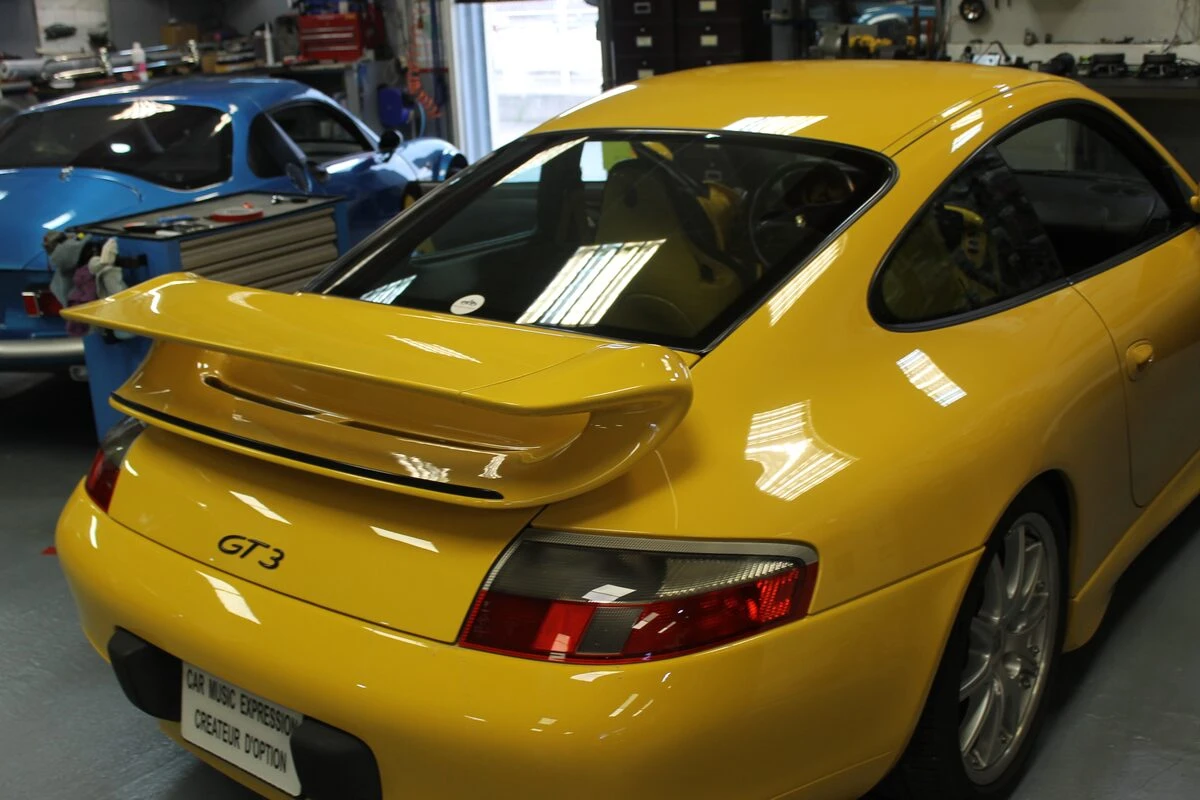 Porsche 911 GT3 : haut-parleurs BLAM 100RS à l'avant et à l'arrière