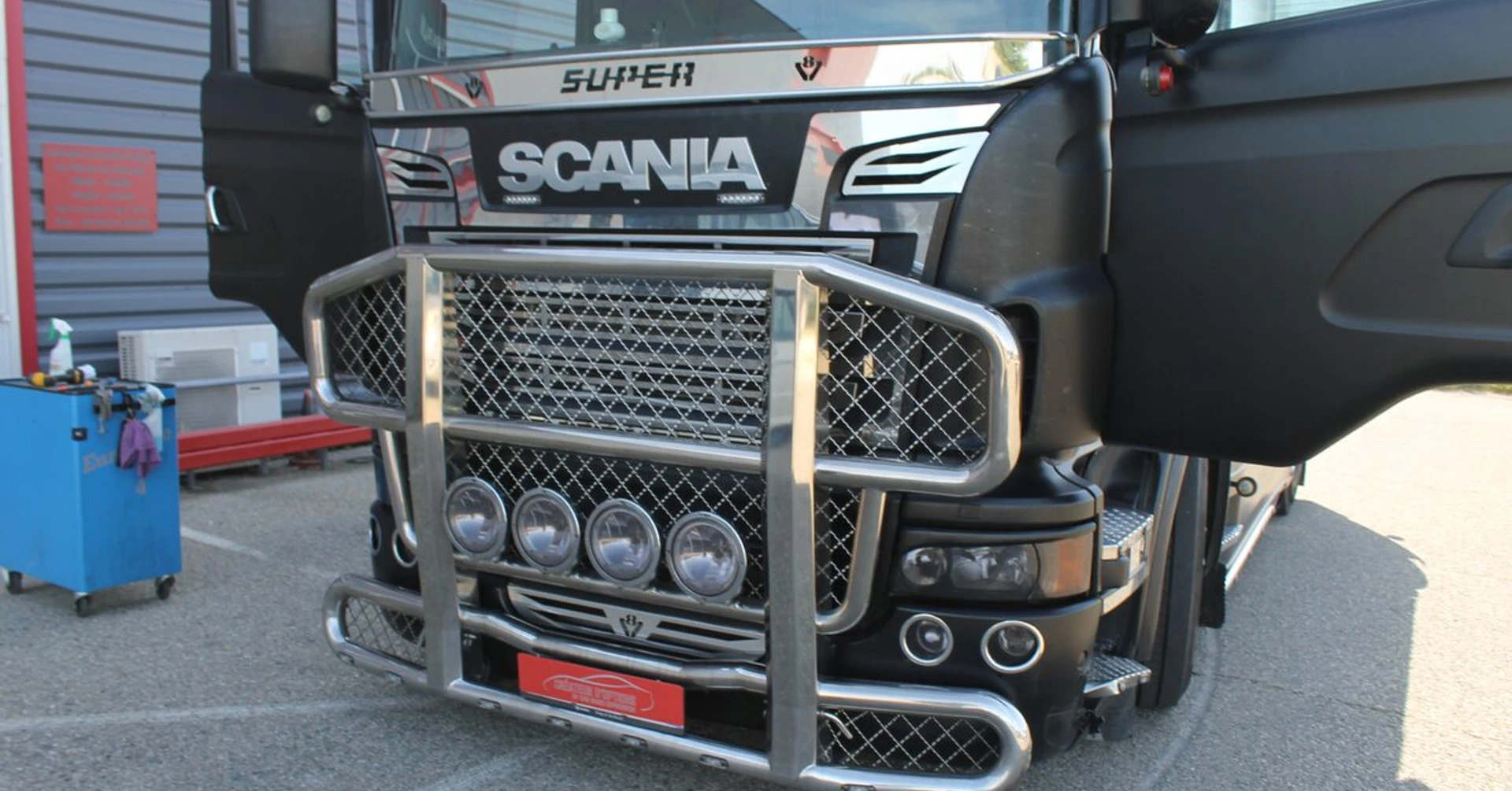 Scania noir mat : sono Kenwood et Rockford Fosgate