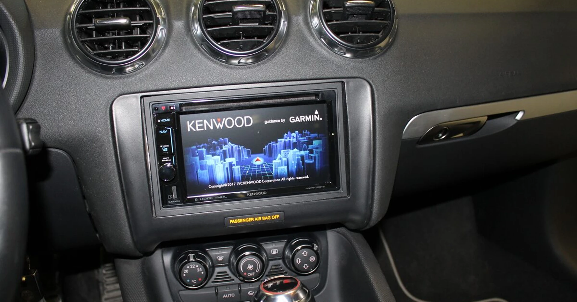 Audi TT : autoradio GPS Kenwood, Spotify et Bluetooth