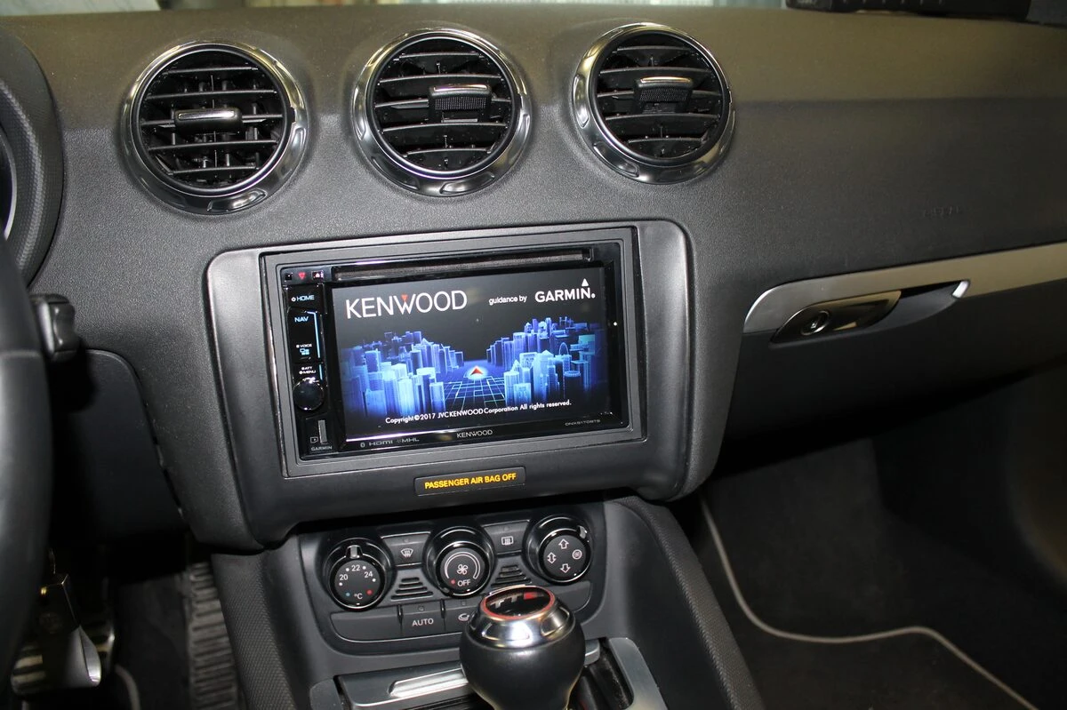 Audi TTS : autoradio GPS Kenwood avec Spotify, USB et Bluetooth