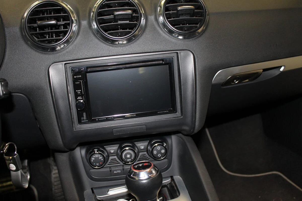 Audi TTS : autoradio GPS Kenwood avec Spotify, USB et Bluetooth