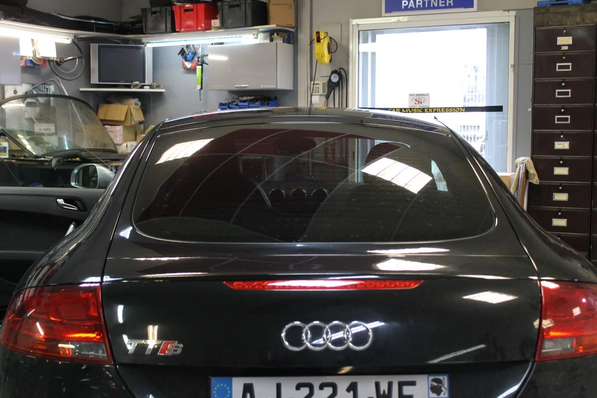 Audi TTS : autoradio GPS Kenwood avec Spotify, USB et Bluetooth