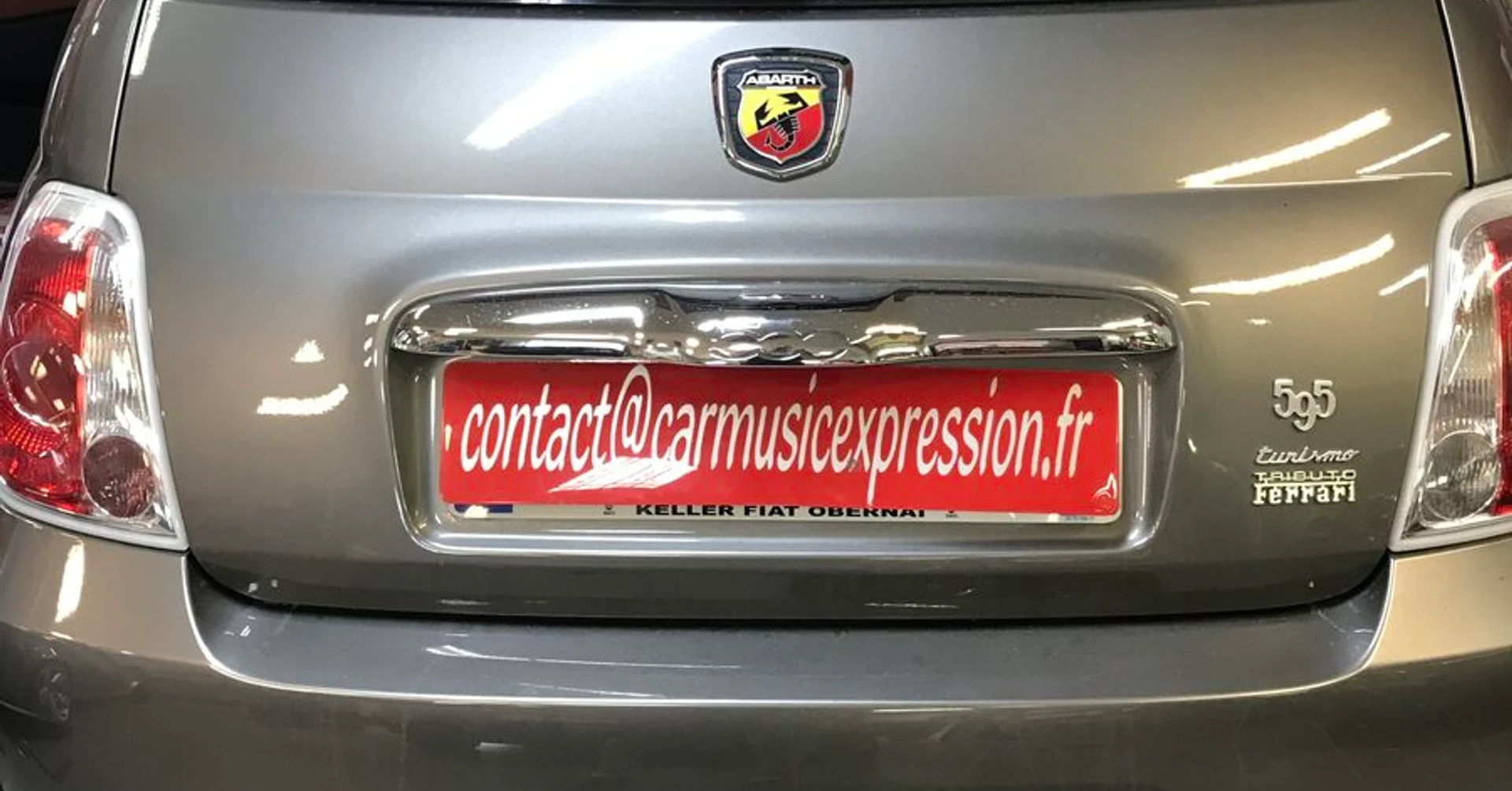 Fiat 500 Abarth : caisson 200 W dans la roue de secours