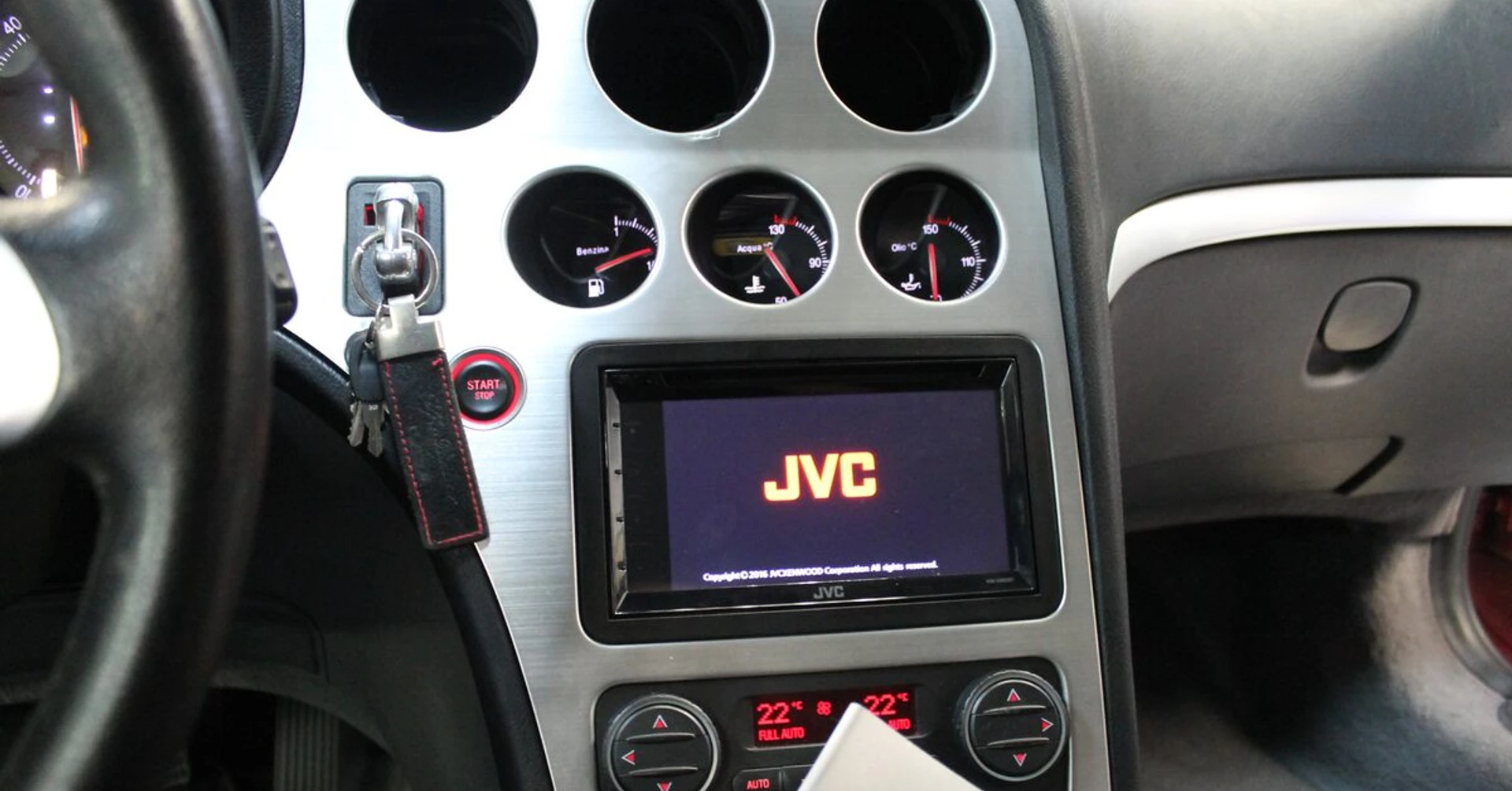 Alfa Romeo Brera : autoradio JVC à écran tactile