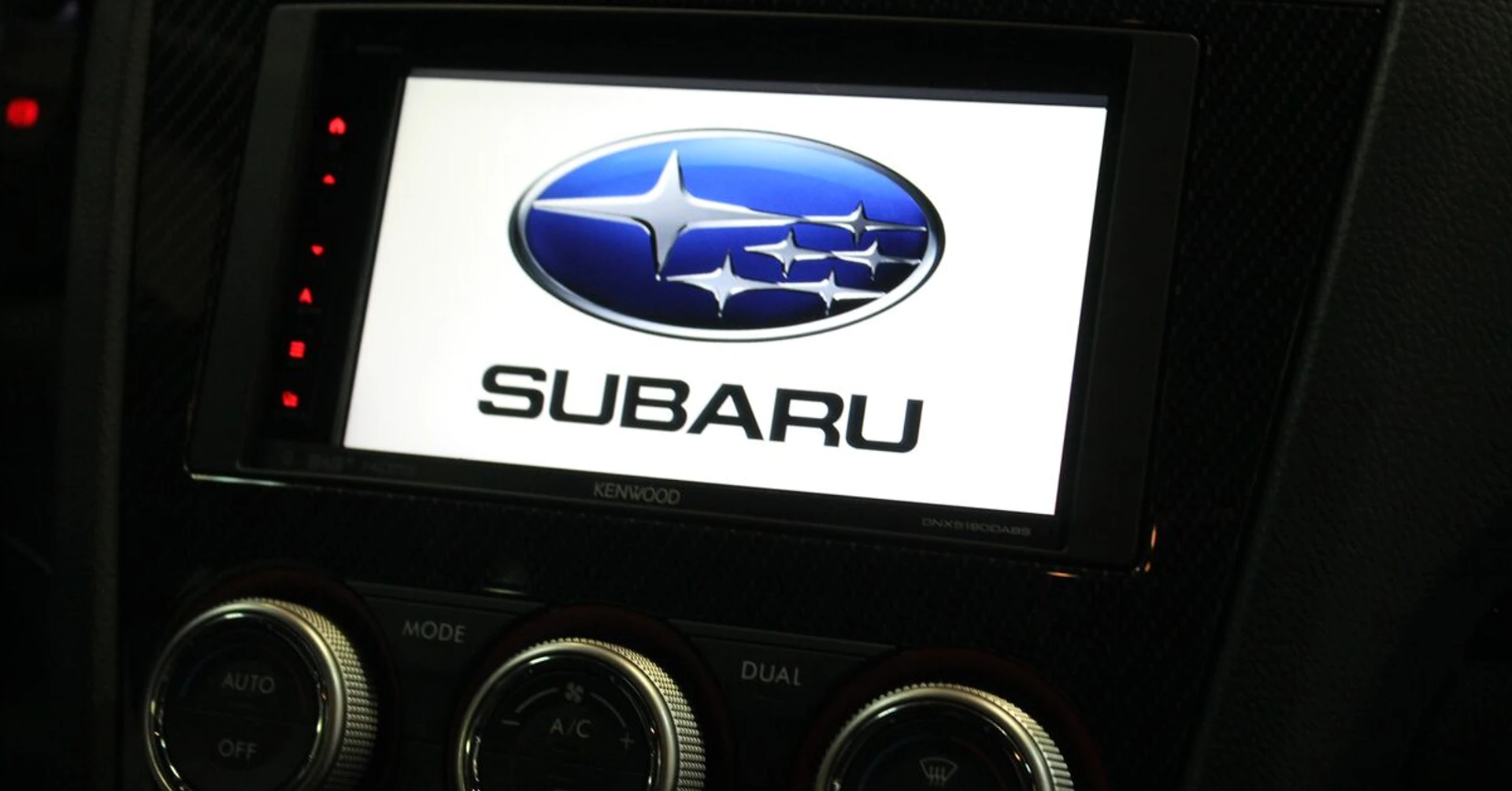 Subaru WRX STI 2016 : Kenwood, CarPlay et caméra de recul